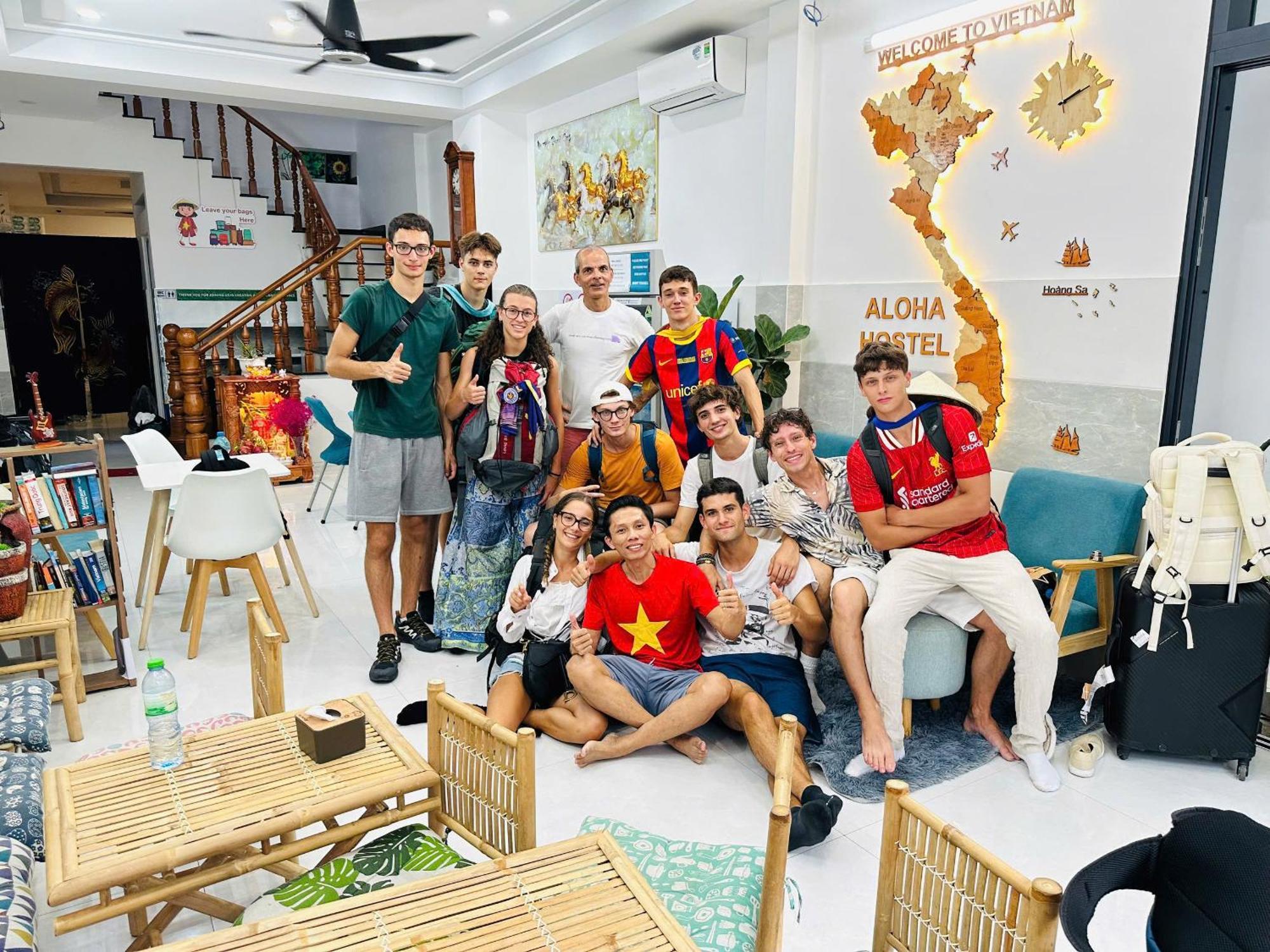 Aloha Saigon Premium Hostel By Local Travel Experts - Newly Opened, Less-Touristy Location, Spacious Rooms, Glass Shower Bathroom, Free Breakfast & Walking Tour Ho Chi Minh City Bagian luar foto
